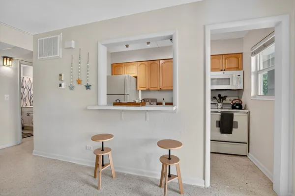 $2,200 | 414 Seasage Drive, Unit 9, Delray Beach, FL 33483