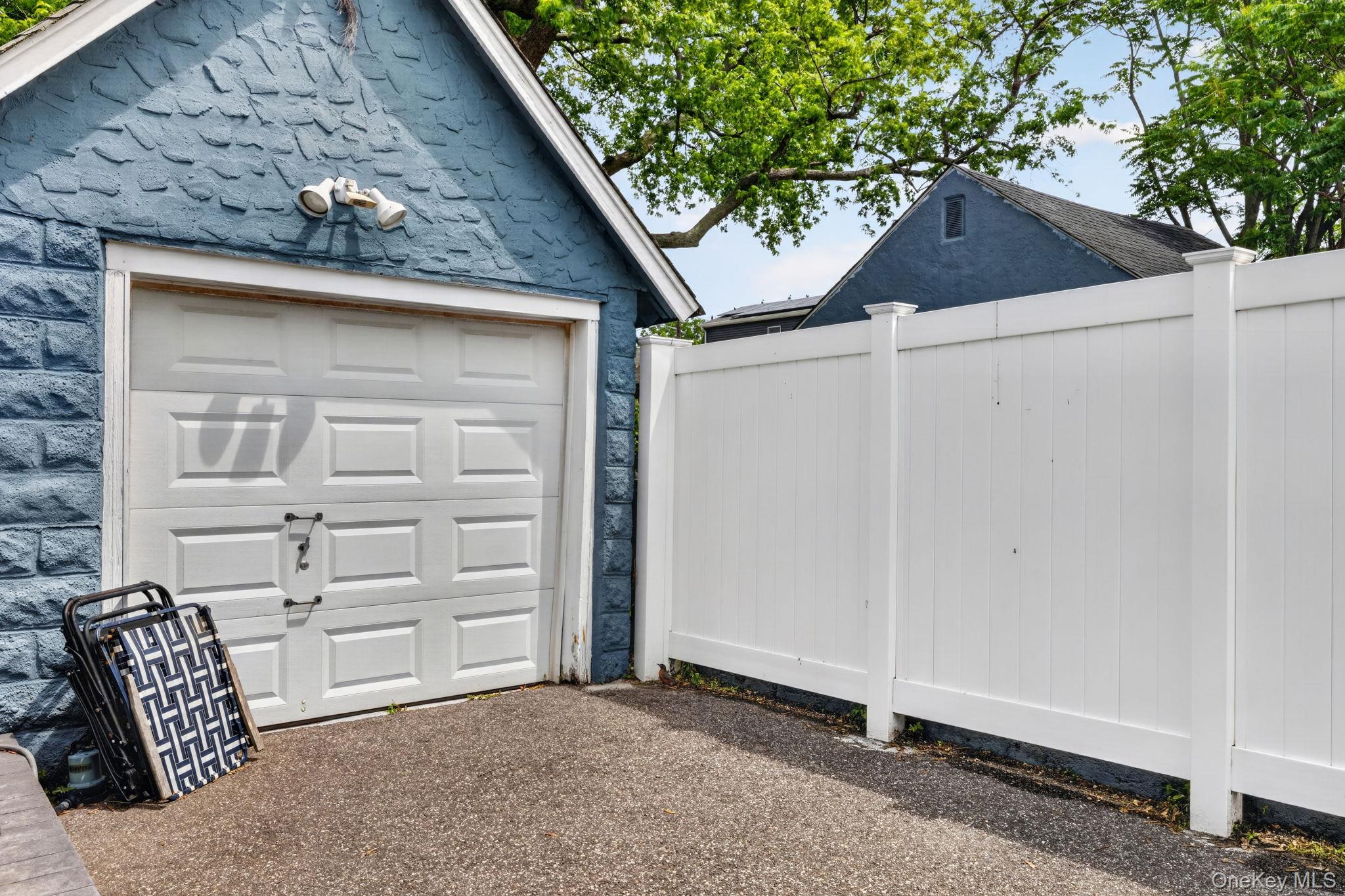 228 West Clearwater Road Lindenhurst, NY 11757 - Photo 23 of 34