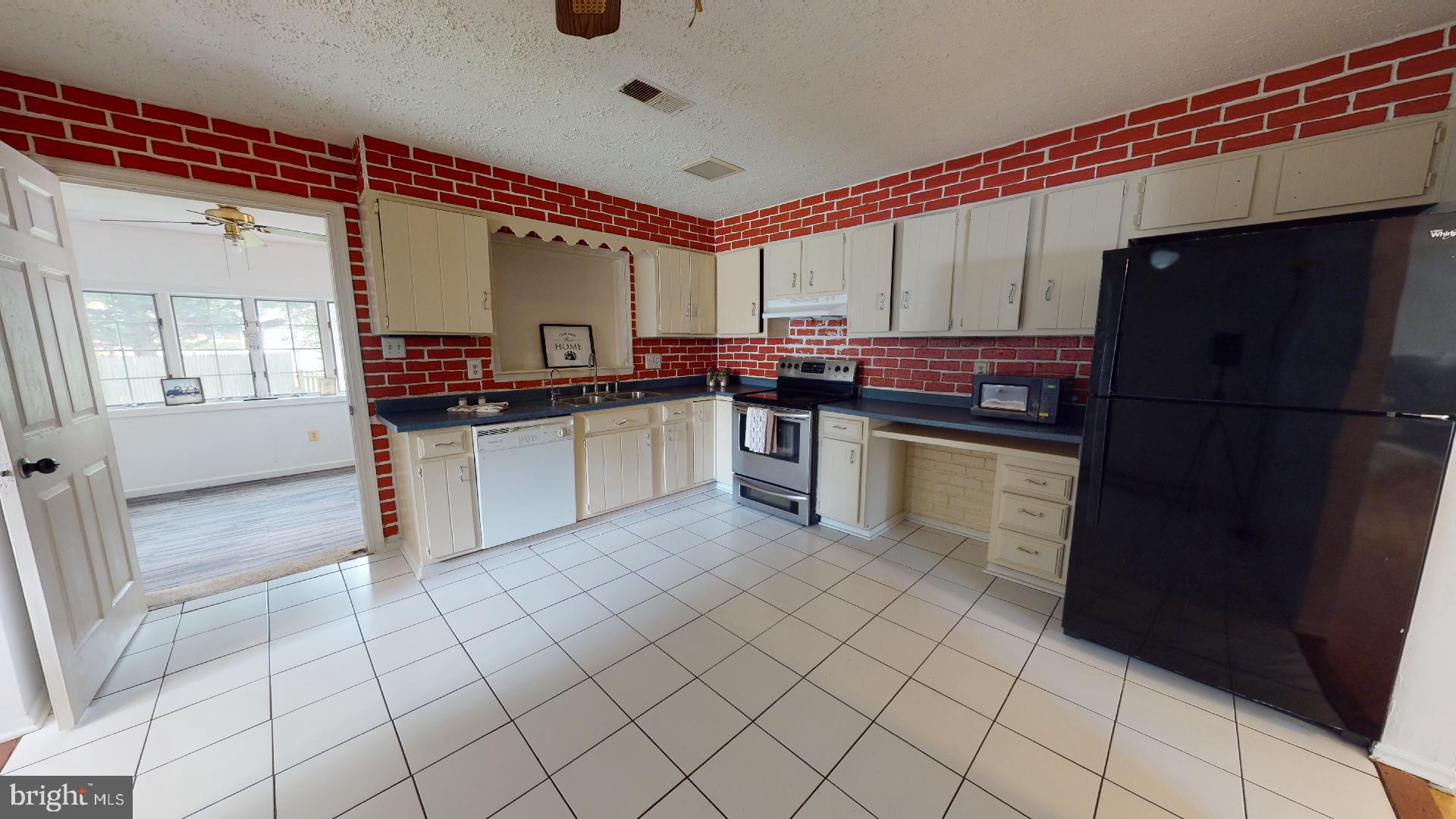 505 South Harrison Road Sterling, VA 20164 - Photo 12 of 28 Gallery Image 12