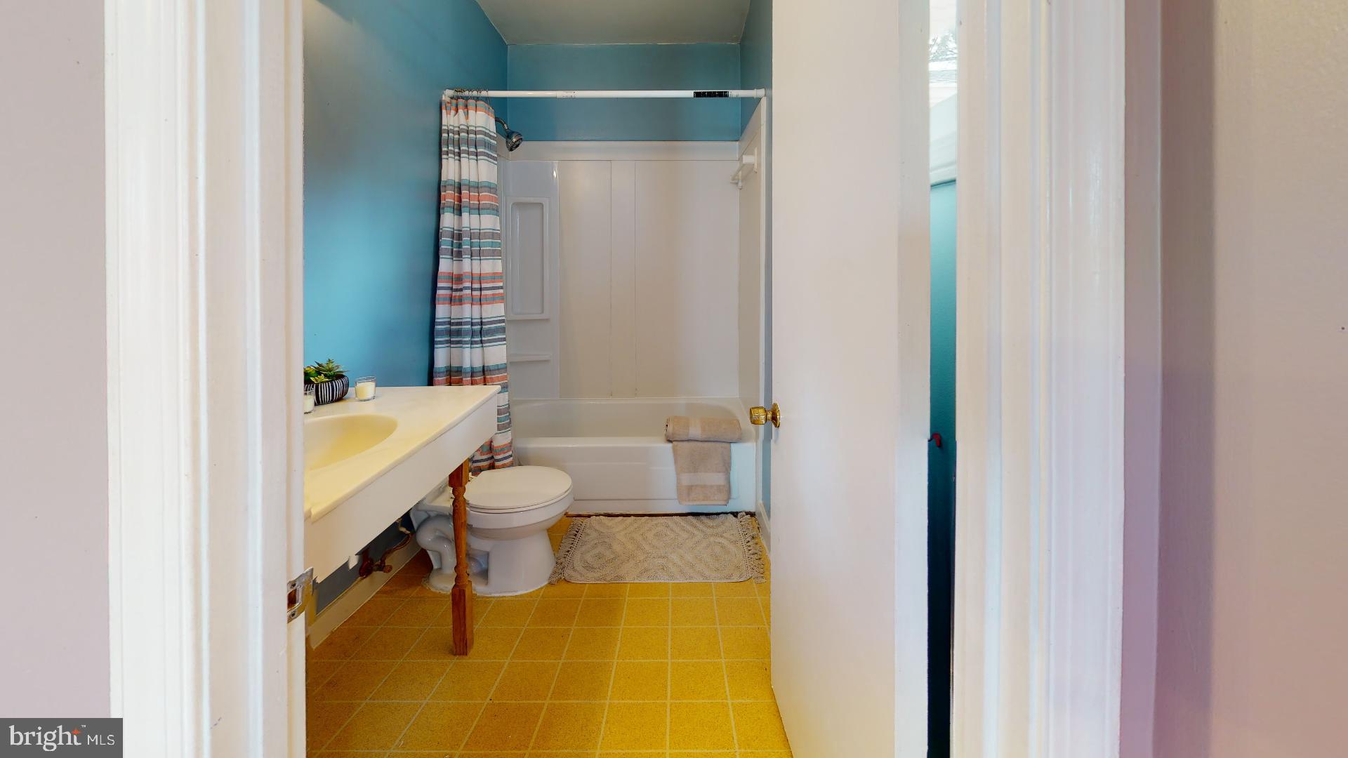 505 South Harrison Road Sterling, VA 20164 - Photo 19 of 28 Master Bathroom