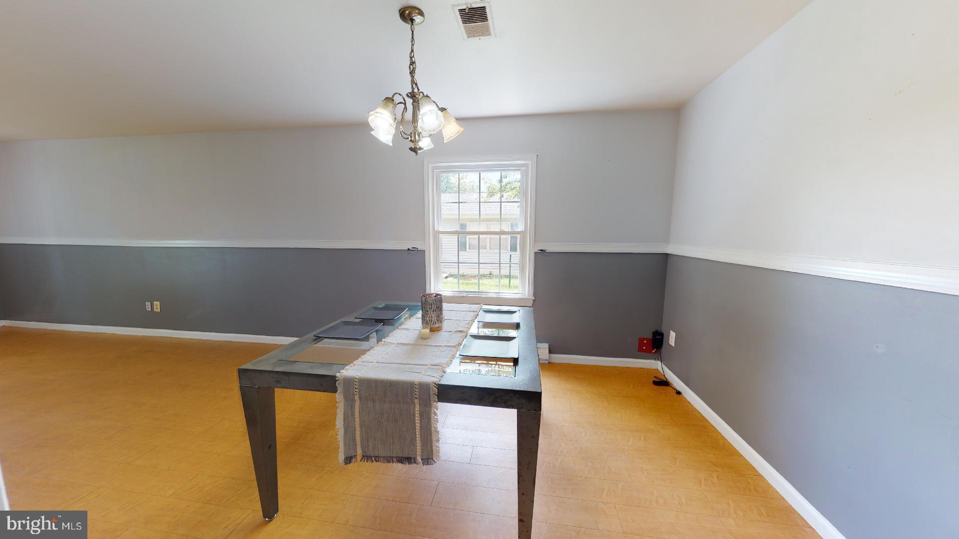 505 South Harrison Road Sterling, VA 20164 - Photo 4 of 28 Gallery Image 4