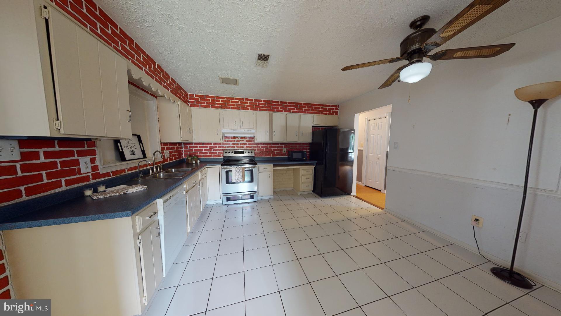 505 South Harrison Road Sterling, VA 20164 - Photo 7 of 28 Gallery Image 7