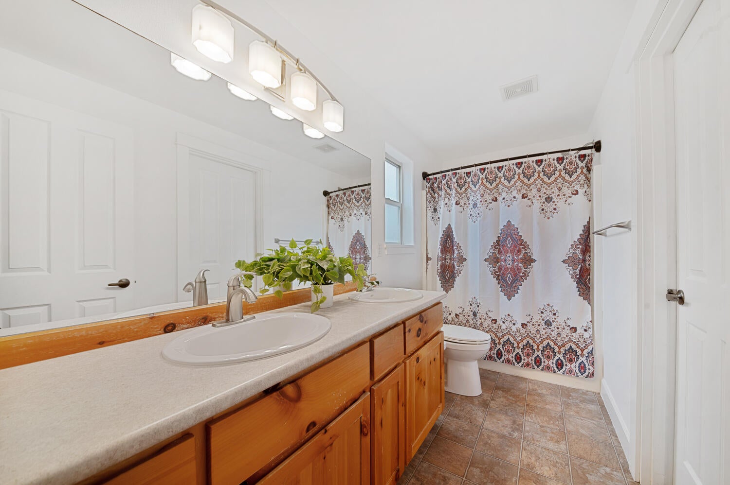 20558 Prospector Loop Bend, OR 97702 - Photo 17 of 35 Dual Vanity.