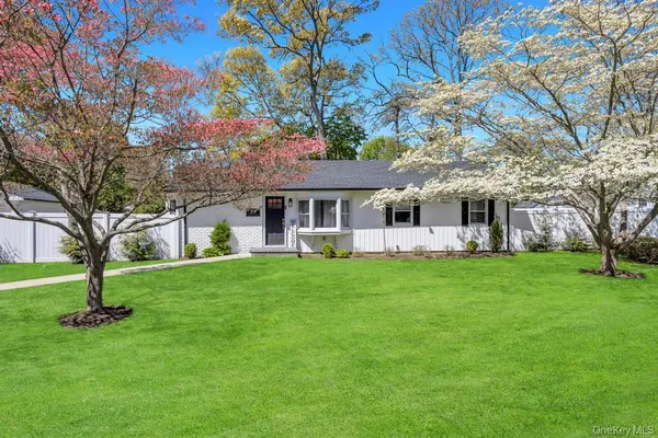 $729,000 | 20 Garden Street, Nesconset, NY 11767