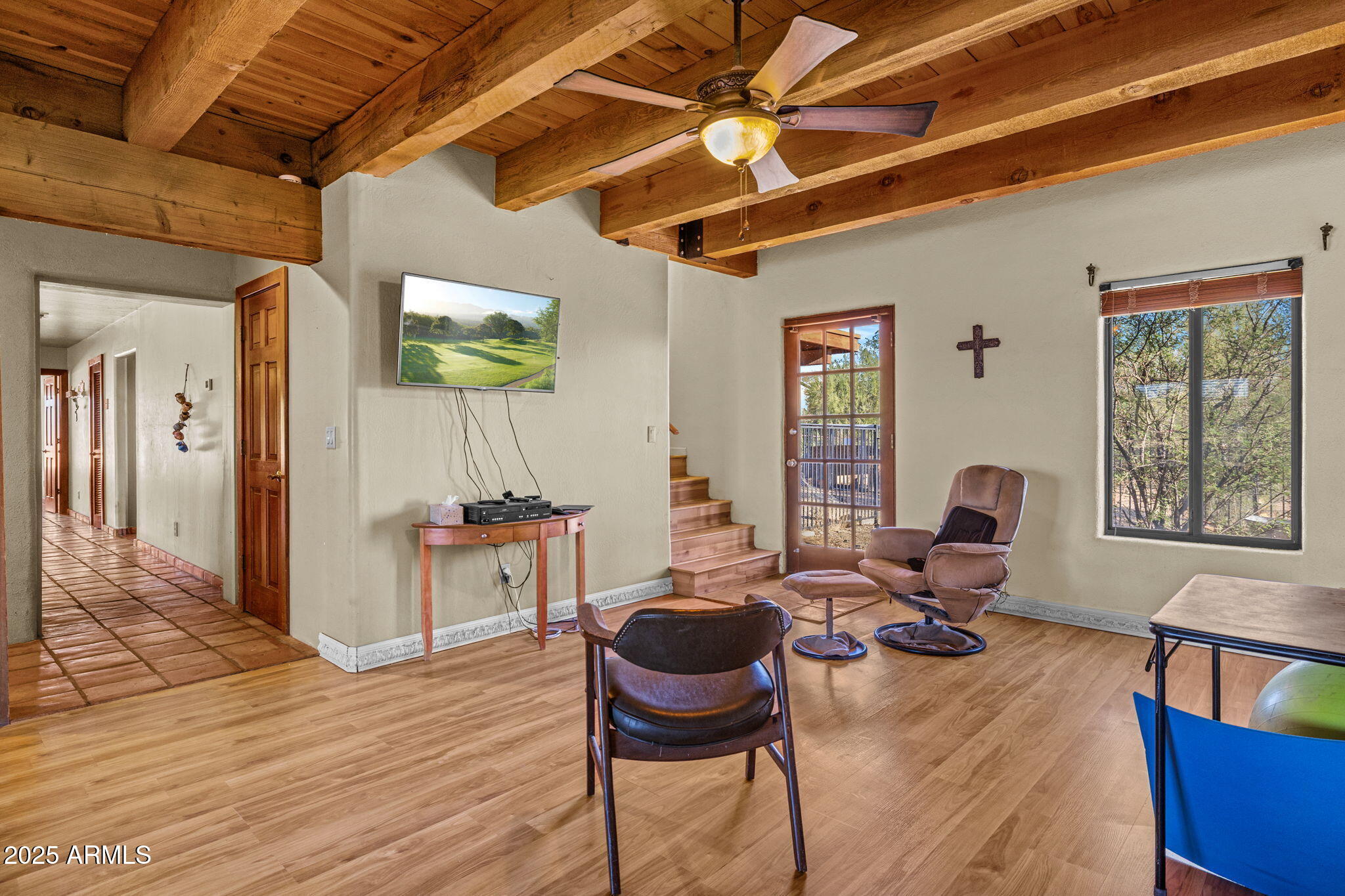 6319 East Lowden Road Cave Creek, AZ 85331 - Photo 19 of 52 a living room with furniture