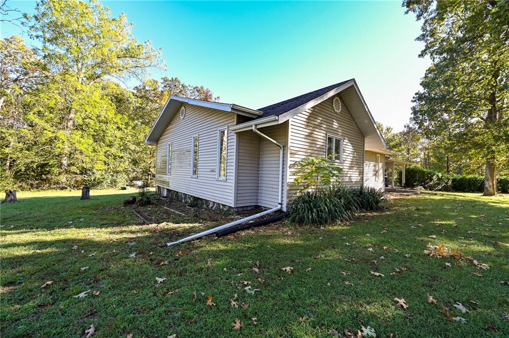 1305 South 145 Road El Dorado Springs, MO 64744 - Photo 3 of 32