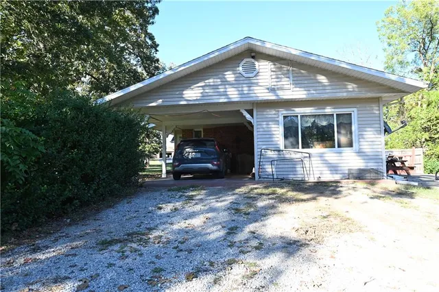 $210,000 | 1305 South 145 Road, El Dorado Springs, MO 64744