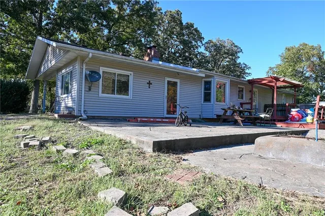 $210,000 | 1305 South 145 Road, El Dorado Springs, MO 64744