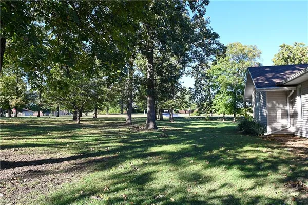 $207,500 | 1305 South 145 Road, El Dorado Springs, MO 64744