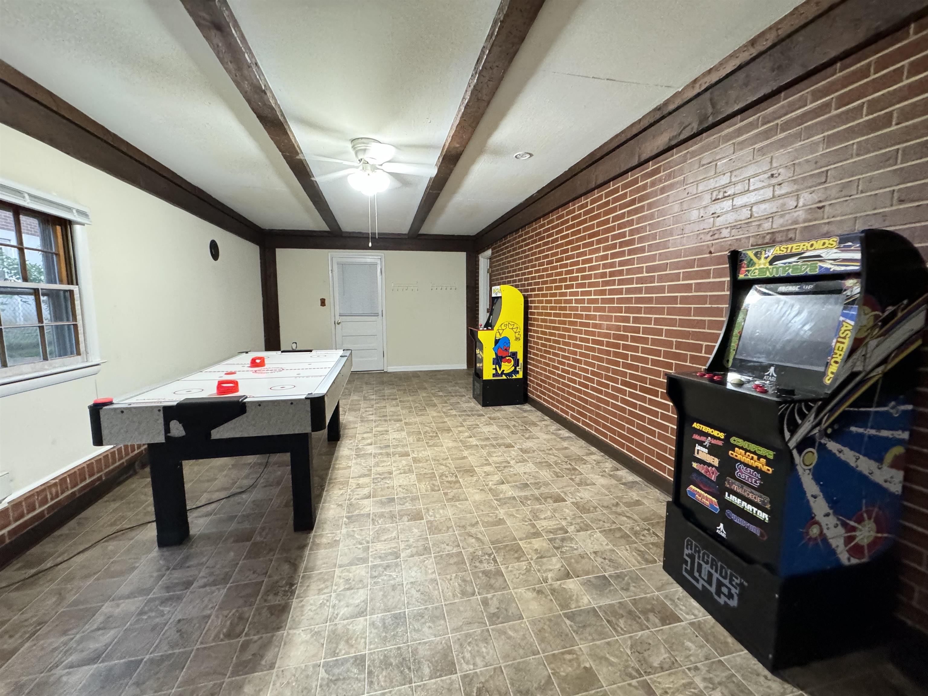 111 Devon Road Staunton, VA 24401 - Photo 20 of 28 a living room with furniture