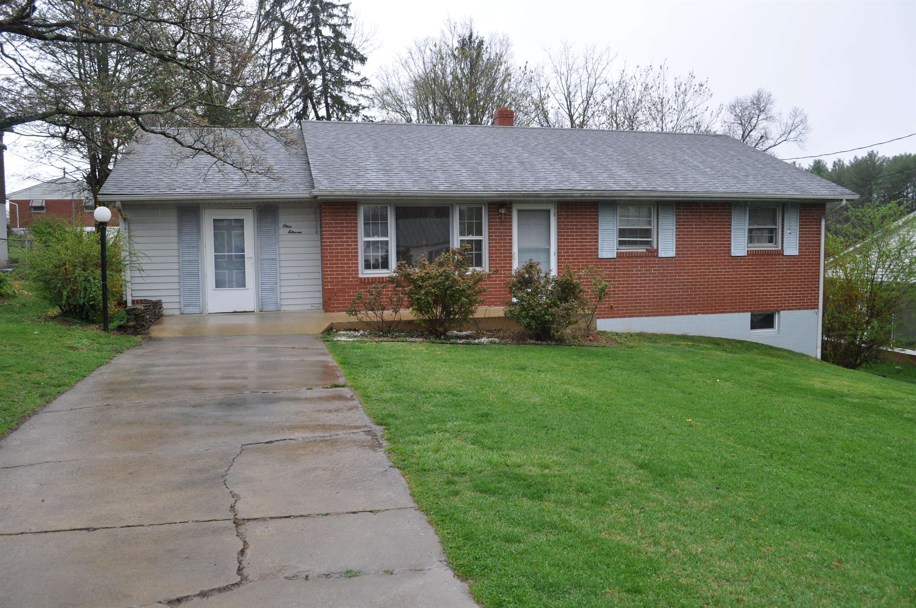 111 Devon Road Staunton, VA 24401 - Photo 4 of 28 a front view of a house with garden