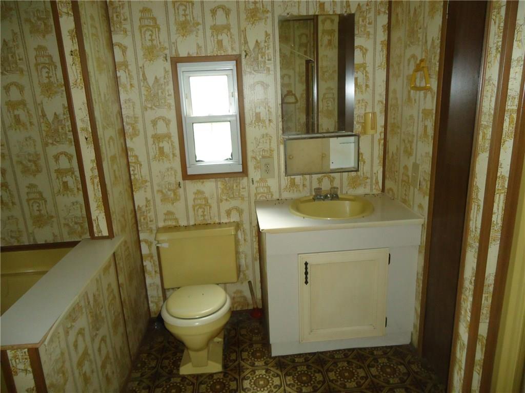 251 Isiminger Road Aleppo, PA 15310 - Photo 10 of 12