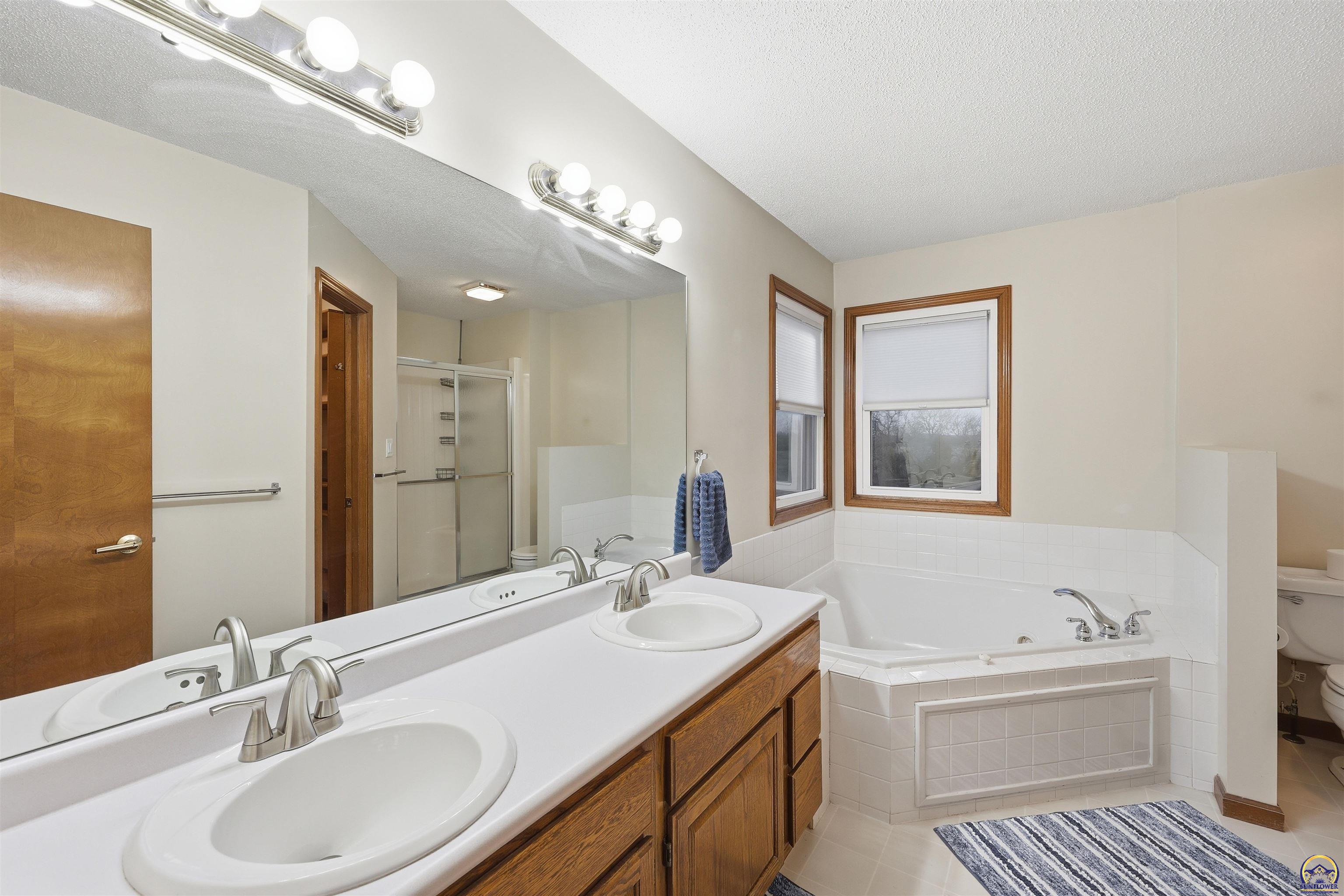 10632 Southwest Auburn Road Wakarusa, KS 66546 - Photo 15 of 32