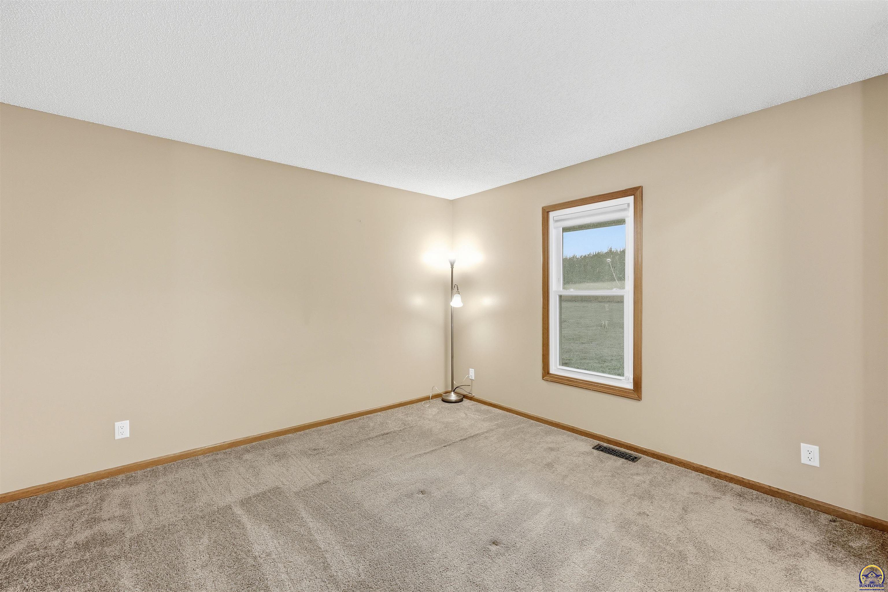 10632 Southwest Auburn Road Wakarusa, KS 66546 - Photo 17 of 32