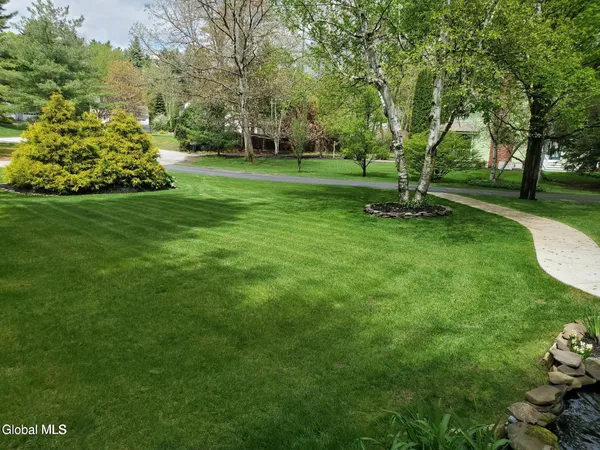 $599,900 | 6 Bishop Court, Queensbury, NY 12804