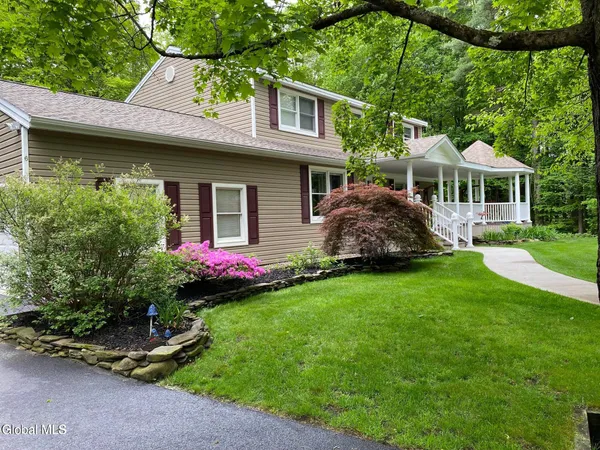 $599,900 | 6 Bishop Court, Queensbury, NY 12804