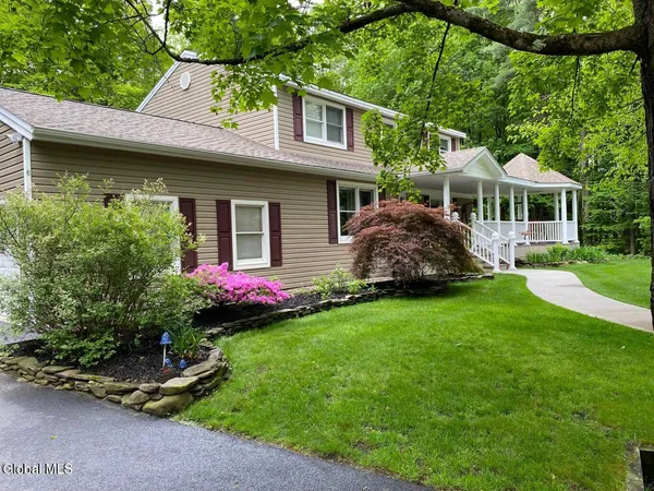 $599,900 | 6 Bishop Court, Queensbury, NY 12804