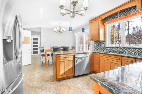 $599,900 | 6 Bishop Court, Queensbury, NY 12804
