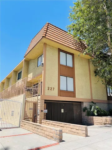 $769,000 | 227 East Burbank Boulevard, Unit E, Burbank, CA 91502