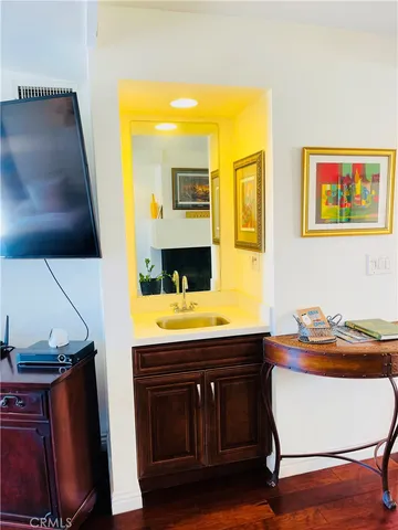 $769,000 | 227 East Burbank Boulevard, Unit E, Burbank, CA 91502