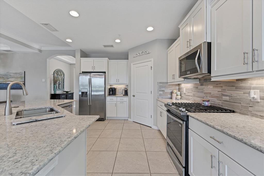 7564 Divot Loop Bradenton, FL 34202 - Photo 11 of 30