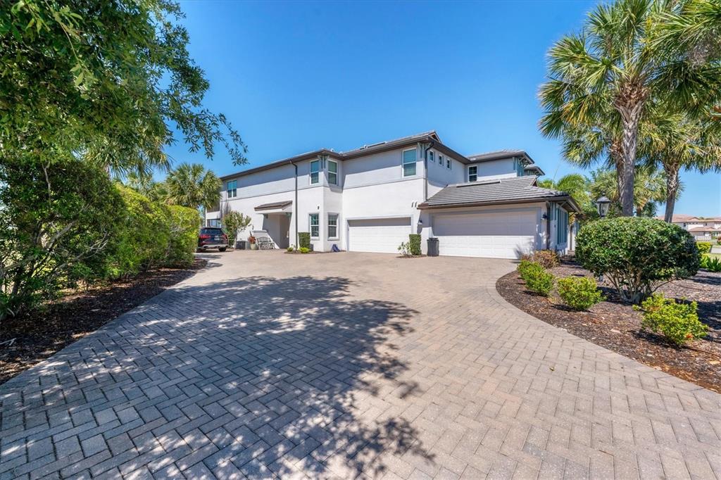 7564 Divot Loop Bradenton, FL 34202 - Photo 2 of 30