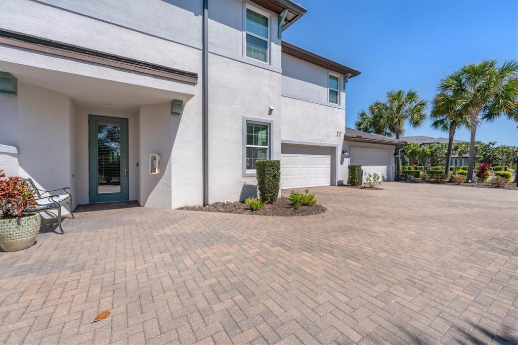 7564 Divot Loop Bradenton, FL 34202 - Photo 3 of 30