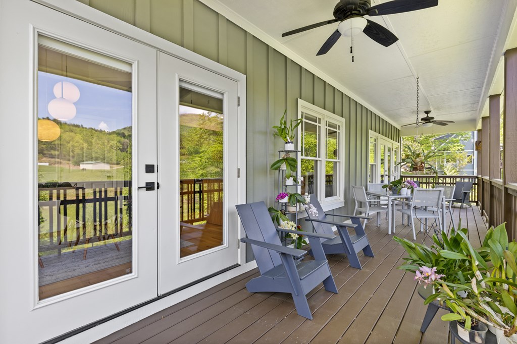 203 Evergreen Road Hiawassee, GA 30546 - Photo 17 of 41 Main Level Deck