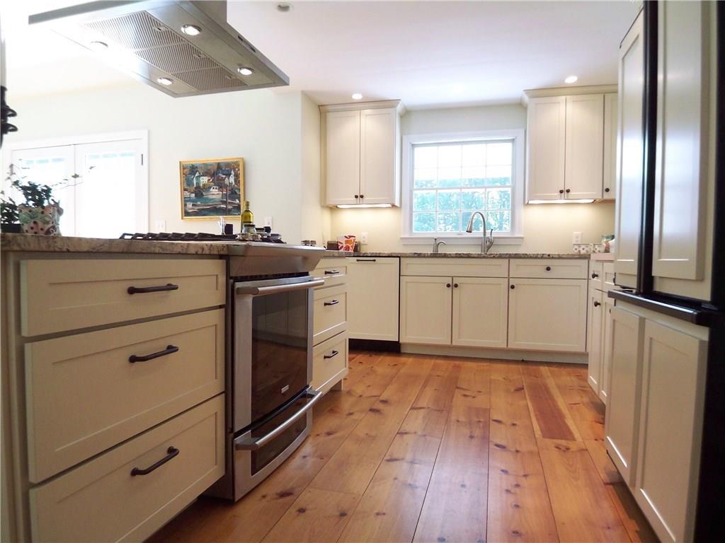 57 Ogunquit Road York, ME 03902 - Photo 4 of 27 Photo