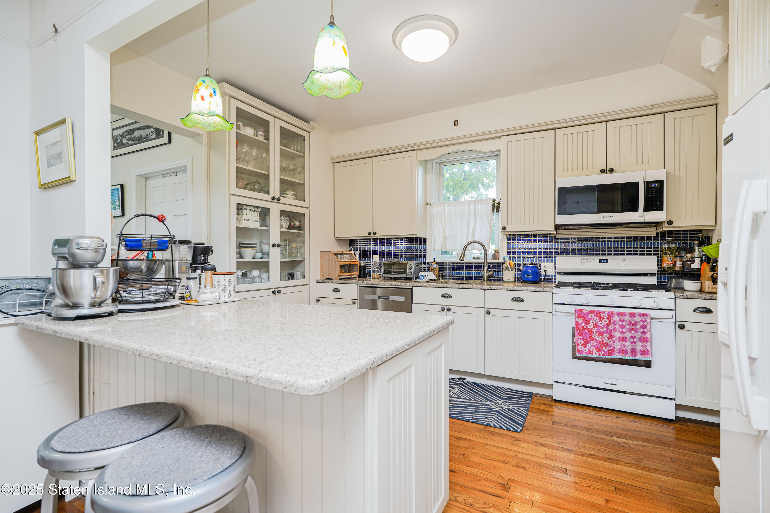 43 Ridgefield Avenue Staten Island, NY 10304 - Photo 3 of 38 3