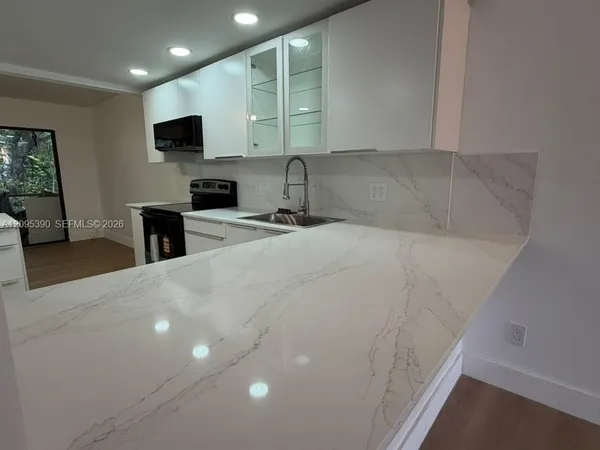 $3,200 | 639 North University Drive, Unit 17, Plantation, FL 33324
