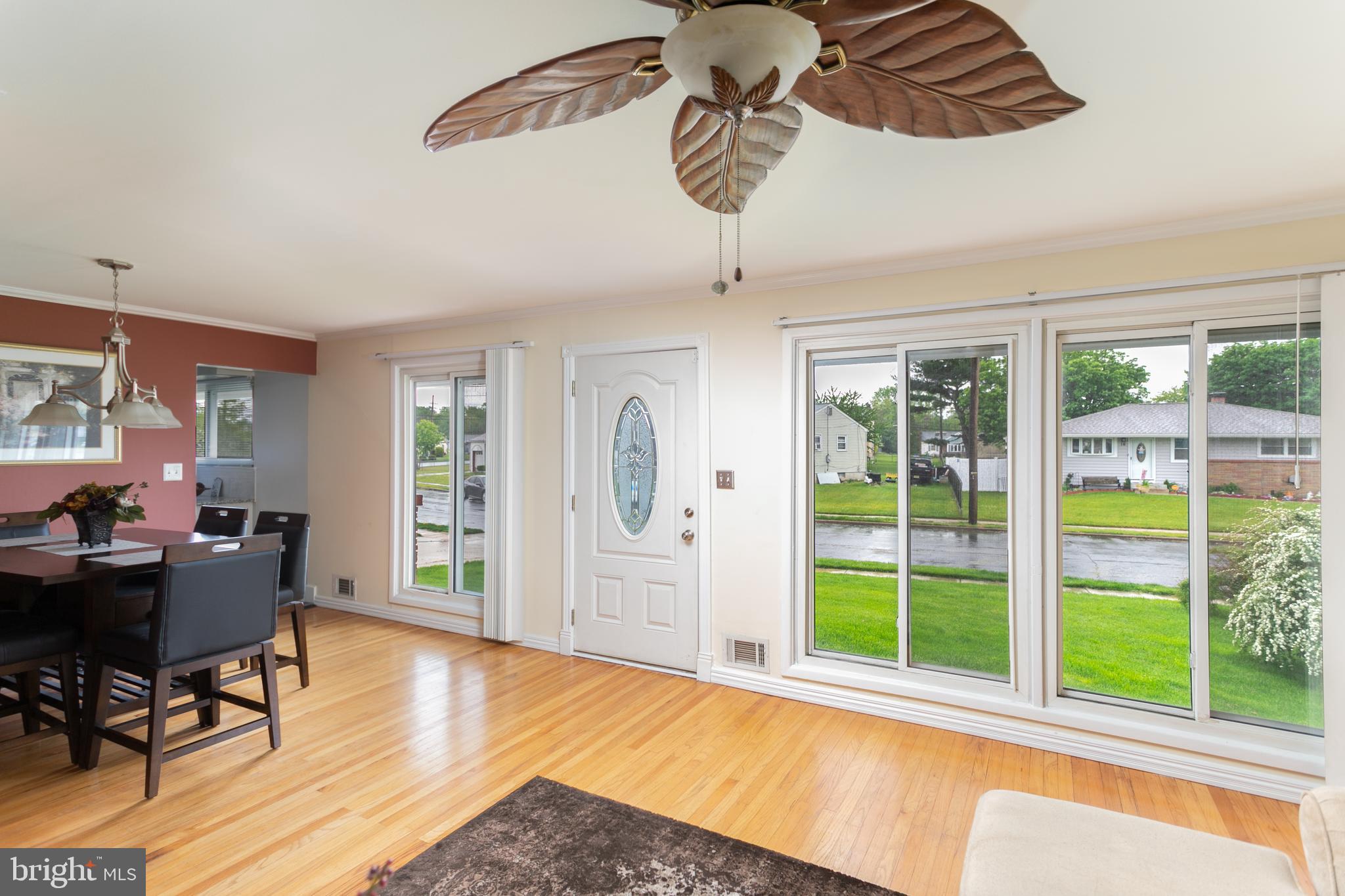 13 Lansdowne Road Burlington, NJ 08016 - Photo 3 of 32