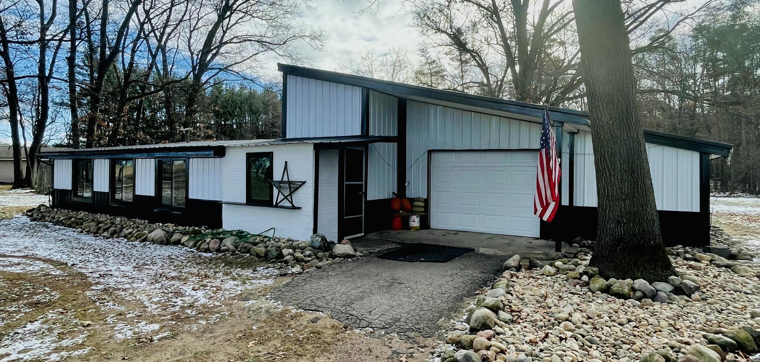 11251 West Colby Road Gowen, MI 49326 - Photo 1 of 35 1