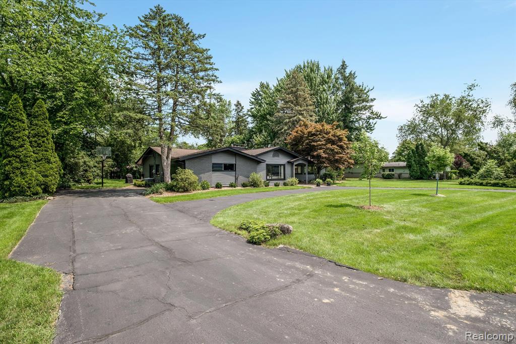 5791 Burnham Road Bloomfield Hills, MI 48302 - Photo 3 of 33