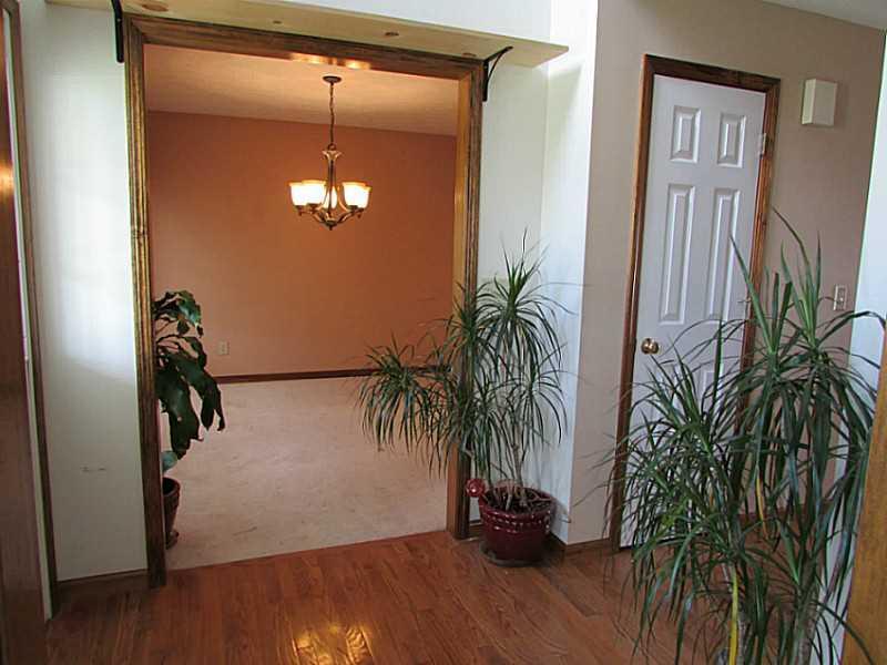 5815 West Ridgewood Road Springfield, OH 45502 - Photo 4 of 25