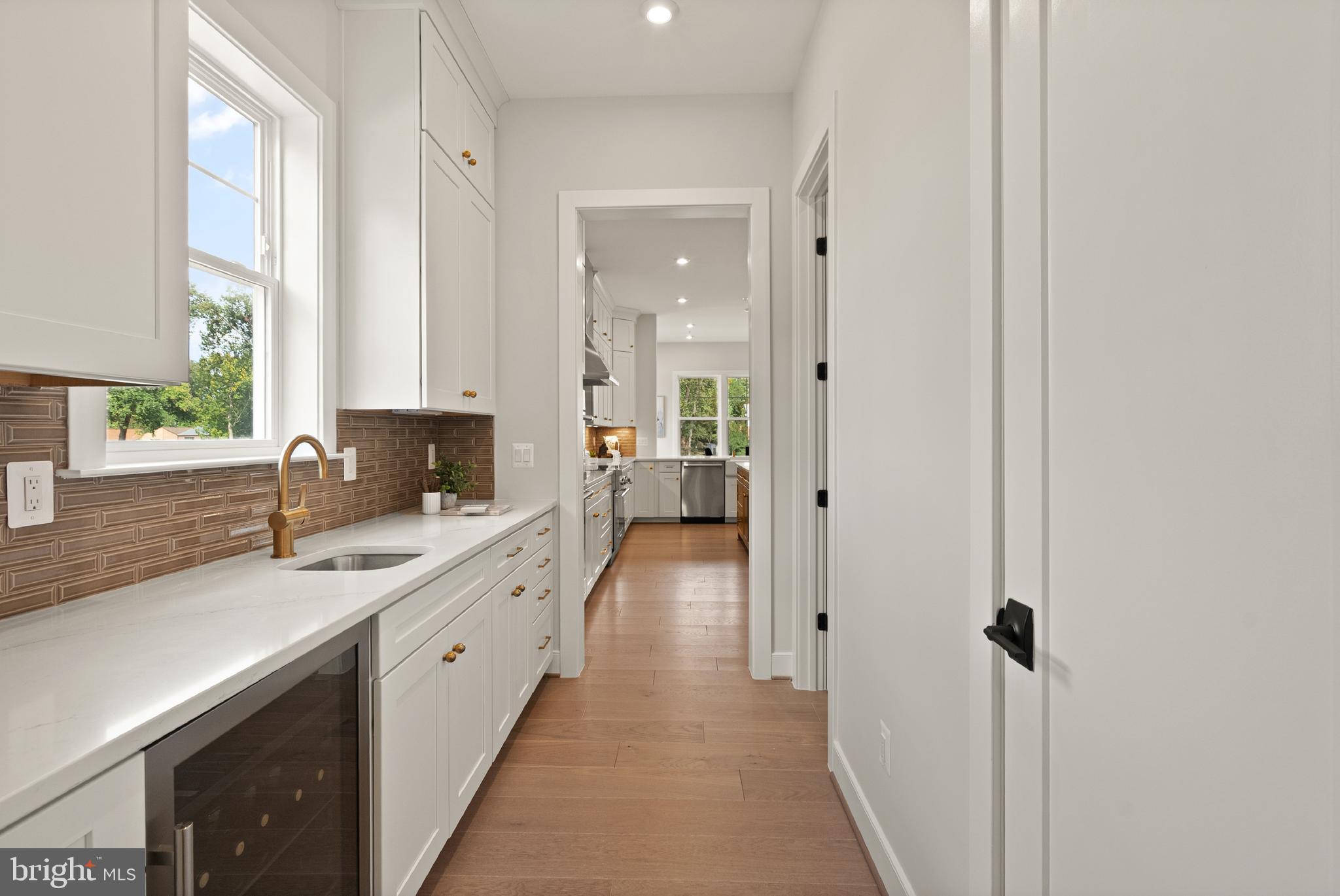 7203 Barnett Road Bethesda, MD 20817 - Photo 10 of 29 a kitchen with a sink stove and cabinets