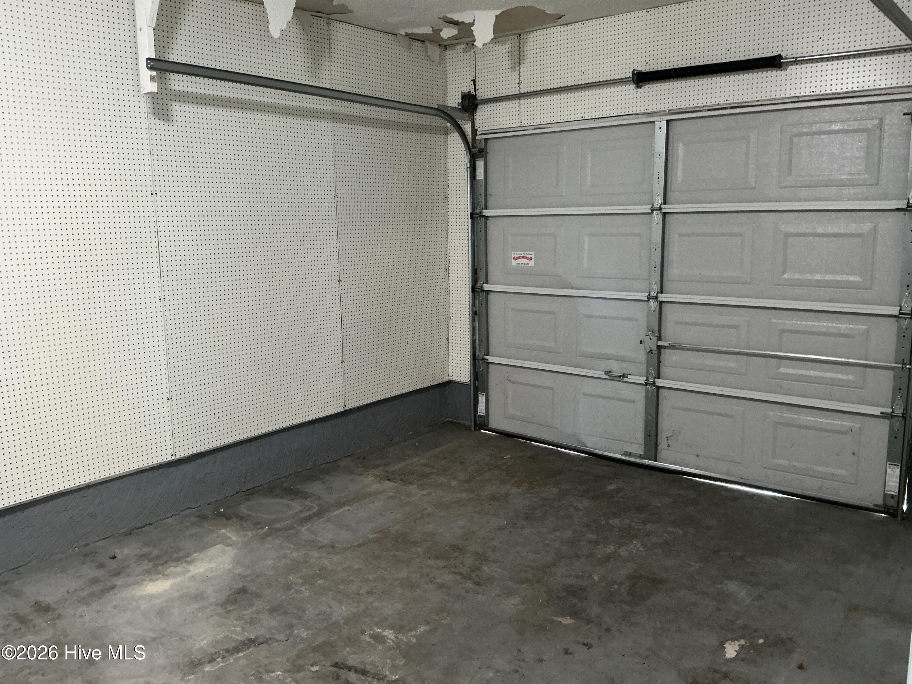 1011 Ridgecrest Lane Jacksonville, NC 28546 - Photo 10 of 21 Single car garage