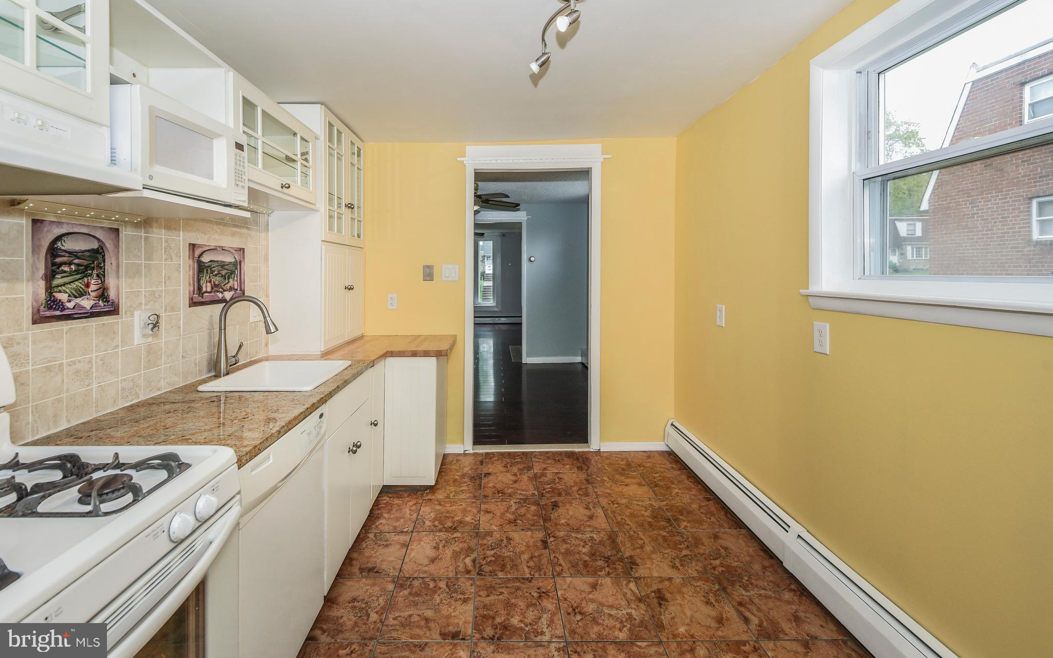 722 Millwood Road Philadelphia, PA 19115 - Photo 17 of 39 Kitchen