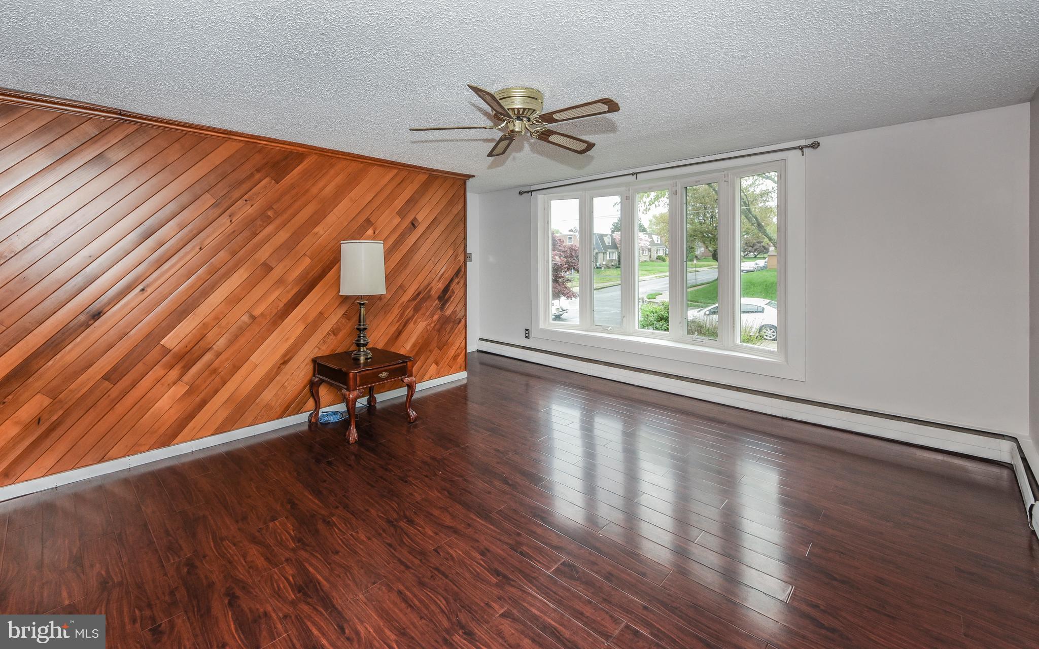 722 Millwood Road Philadelphia, PA 19115 - Photo 7 of 39 Living Room with new Laminate Flooring