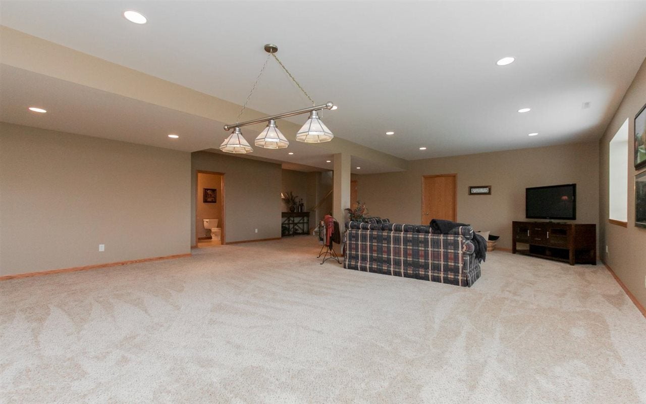 2320 Newcastle Road Marion, IA 52302 - Photo 21 of 25 Gallery Image 21