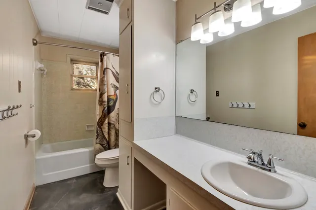 a view of an outdoor space