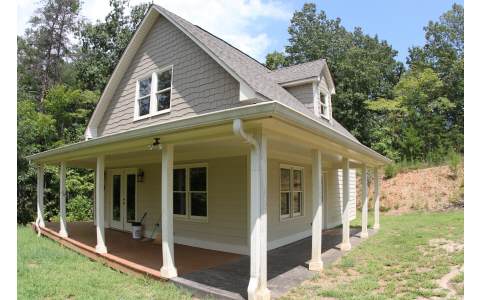 a view of a house with backyard
