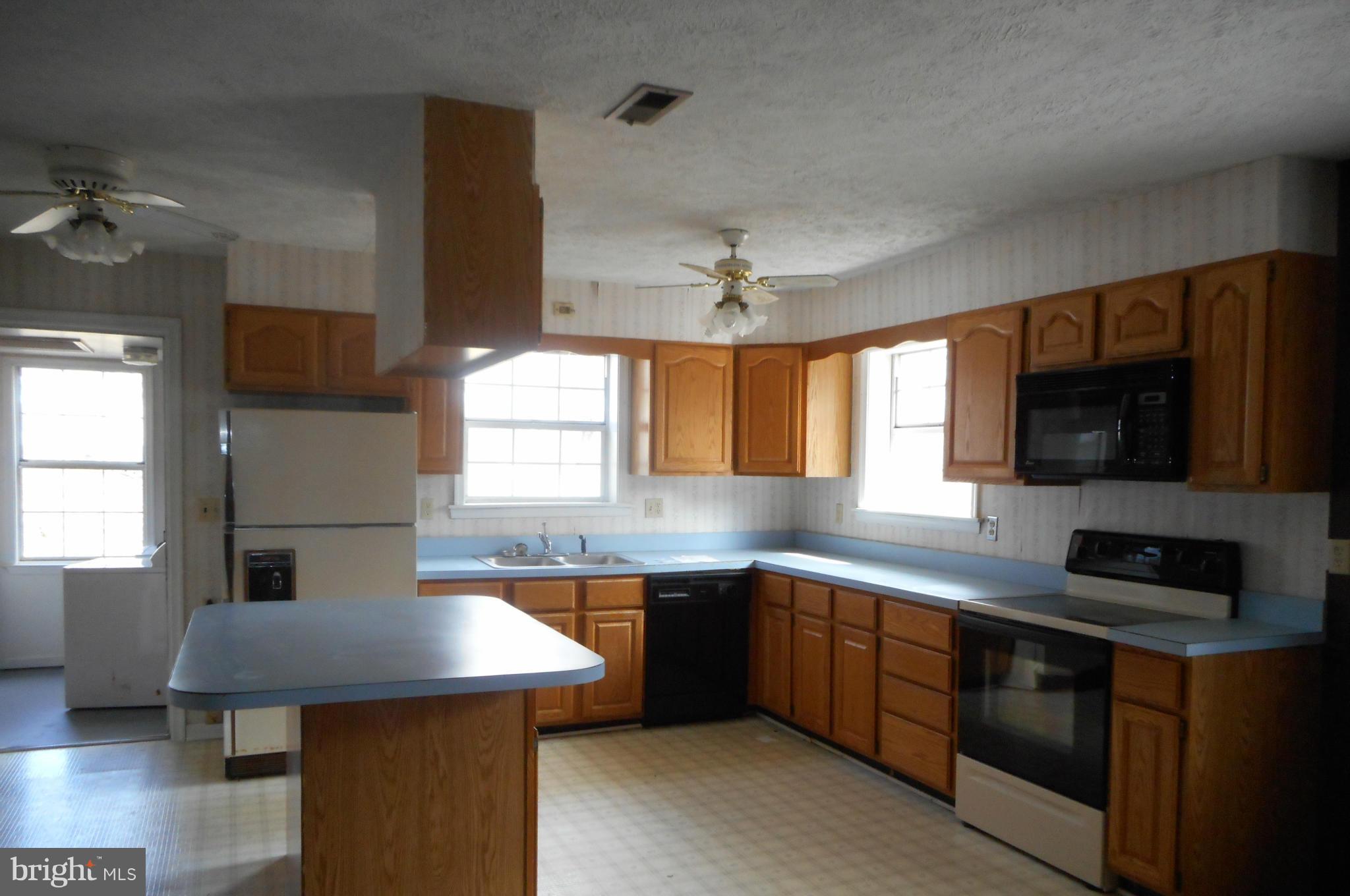 17044 Waterloo Road Amissville, VA 20106 - Photo 2 of 12 Kitchen