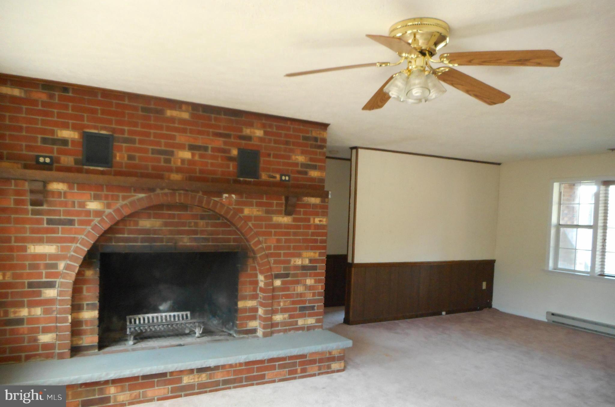 17044 Waterloo Road Amissville, VA 20106 - Photo 5 of 12 Living Room