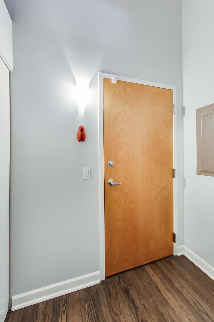 1301 West Madison Street, Unit 216 Chicago, IL 60607 - Photo 8 of 31 a view of an empty room