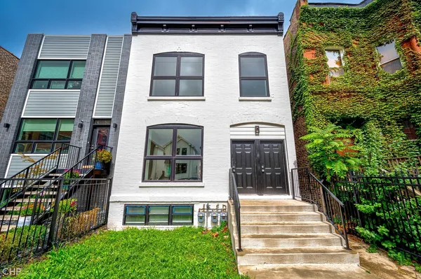 $2,500 | 2526 West Lexington Street, Unit 3, Chicago, IL 60612