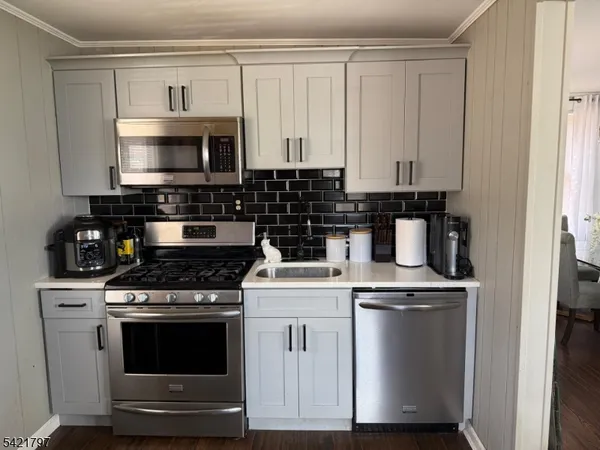 $3,300 | 38 Avenue C, Haledon, NJ 07508