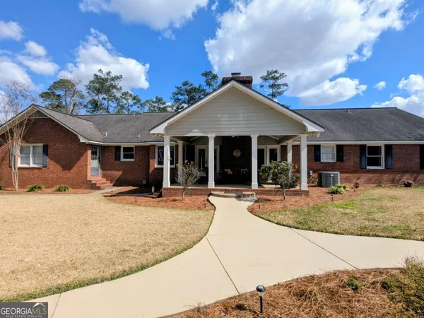 a view of a house with outdoor space