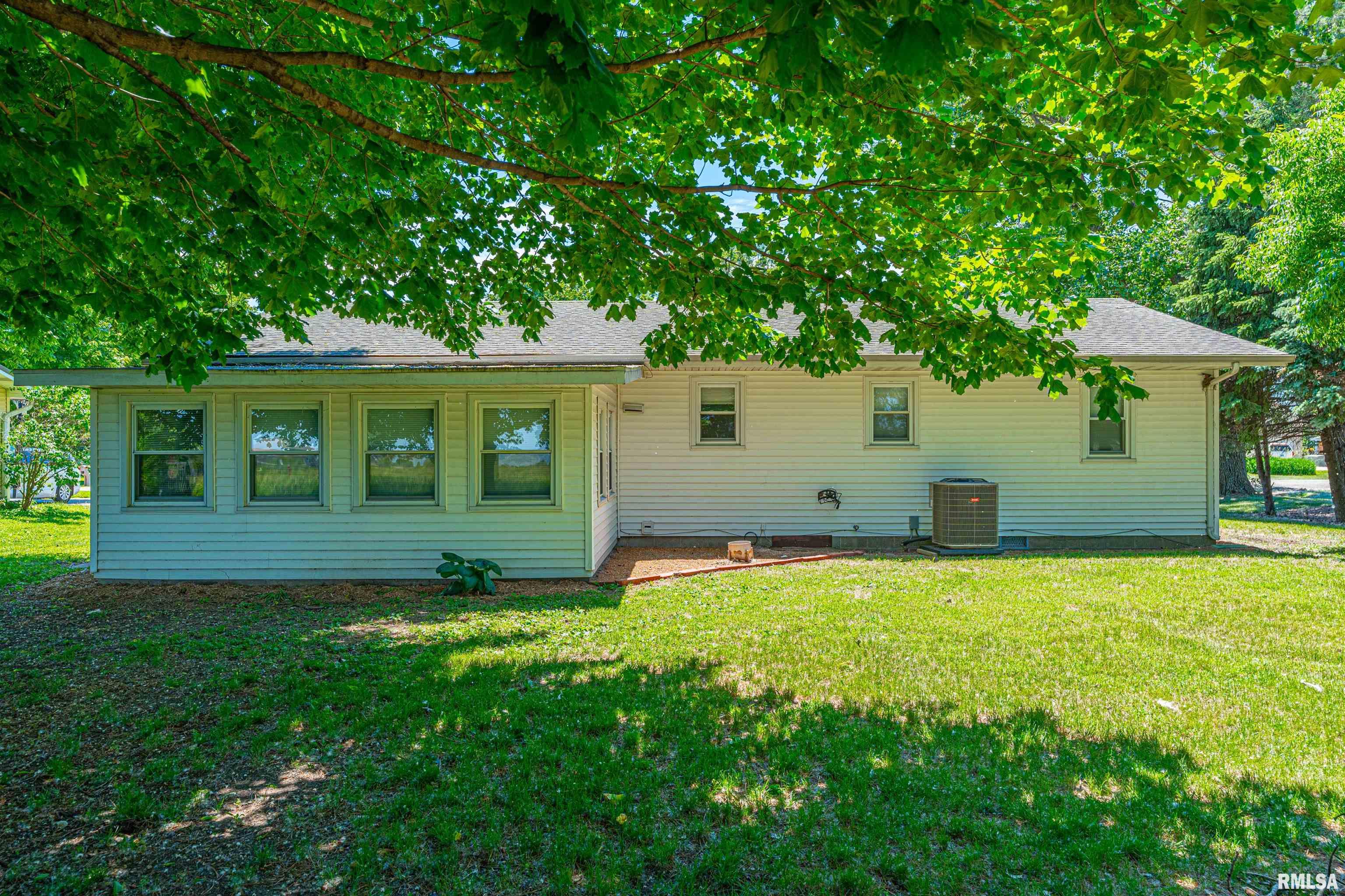 305 Kennedy Road Elkhart, IL 62634 - Photo 4 of 22