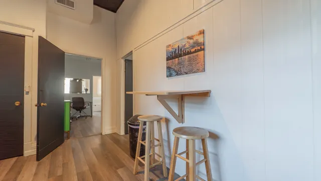 a view of entryway with workspace